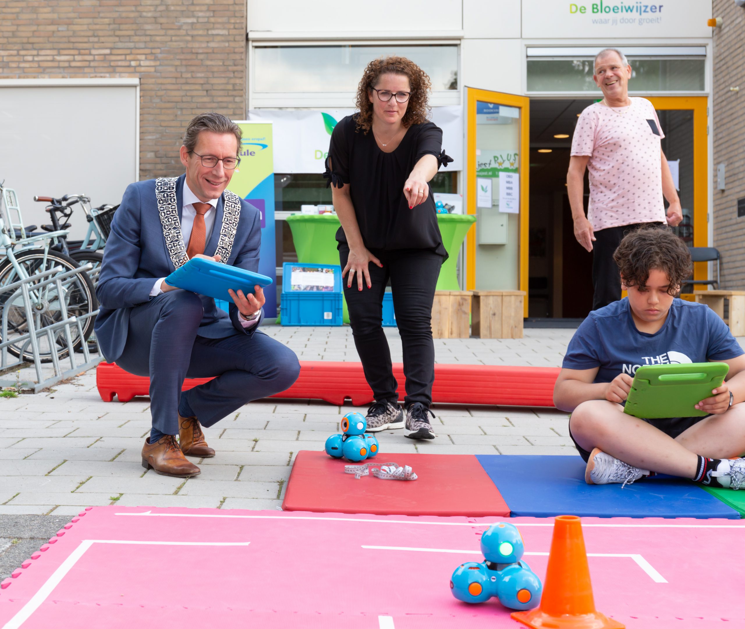KPMG doneert RobotWise 40 robots